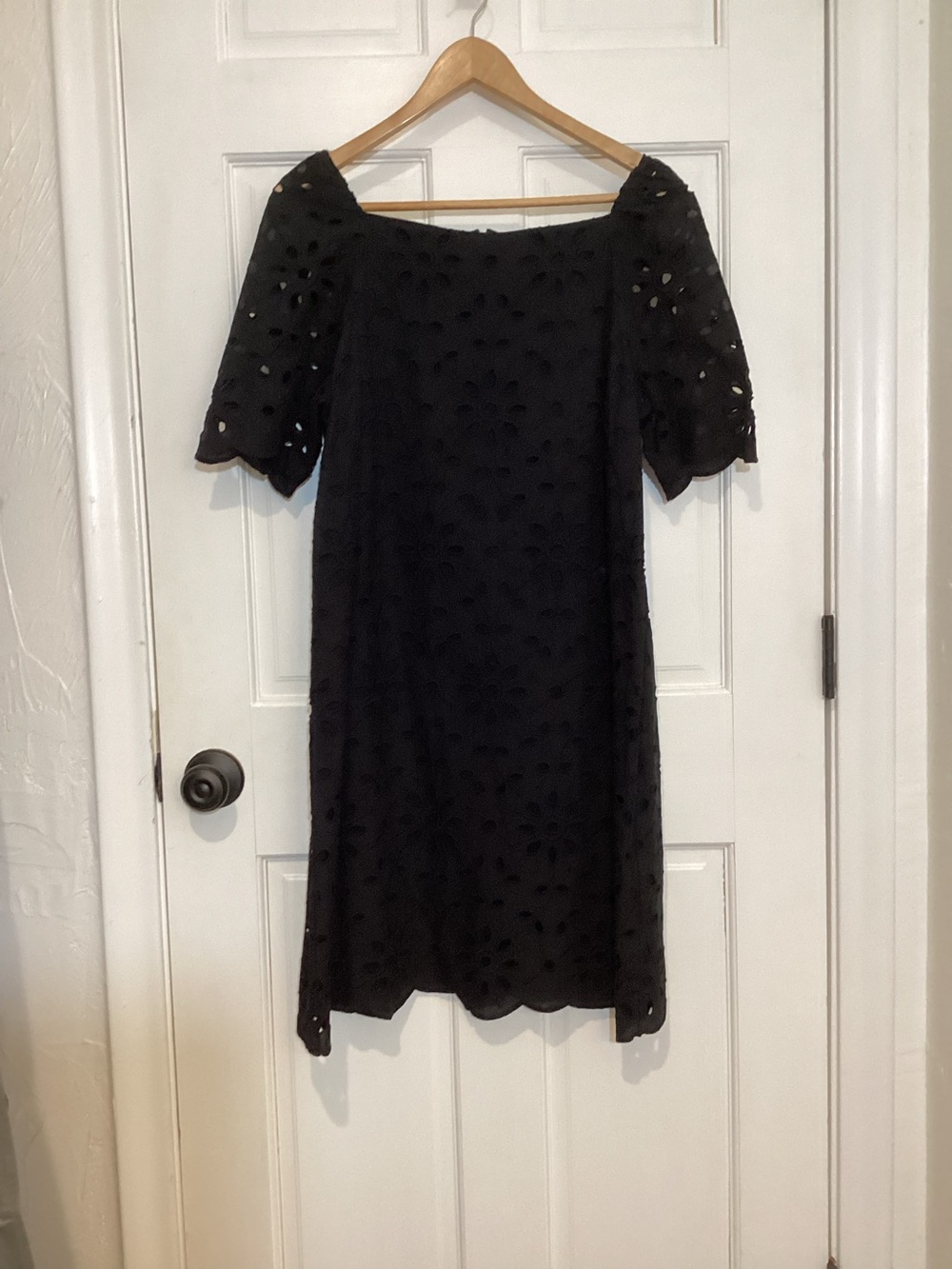 Ann Taylor Black floral Eyelet Midi Dress with Scalloped Hem Sz 12